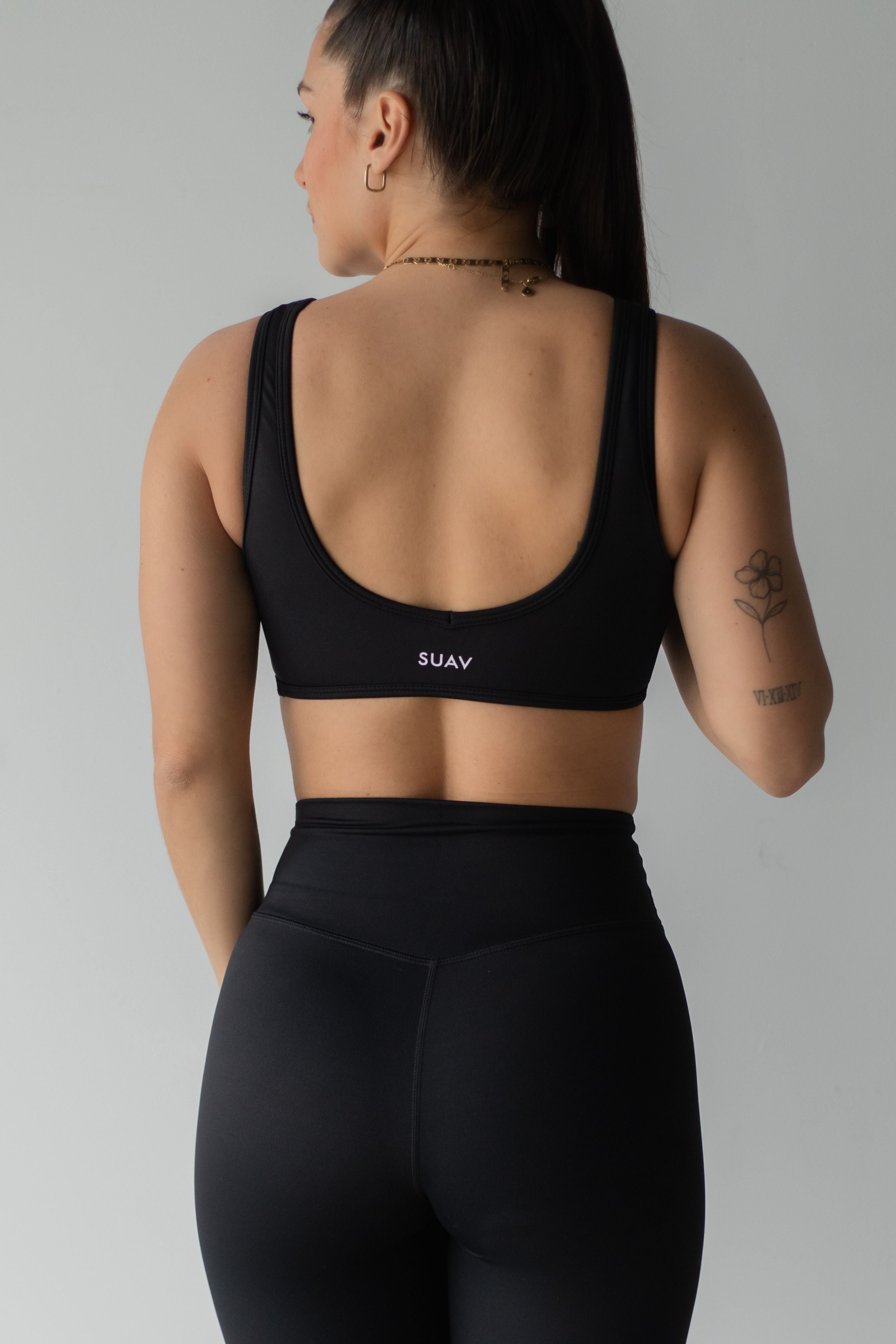 Form Bra in Jet Black – Suav activewear